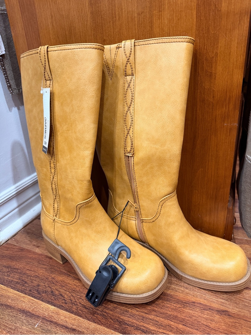 Tall Women's Pull-On Heeled Boots in Tan